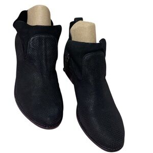 Nurture booties size 7.5